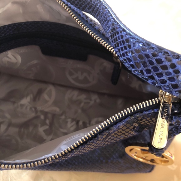 Beautiful Blue Michael Kors Bag ❤️ - Picture 7 of 7